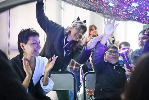 MAYRA INAUGURÓ LA NUEVA SALA DE CINE EN ESCUELA ESPECIAL 502 DE QUILMES