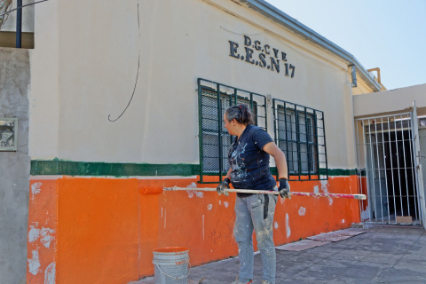 BERAZATEGUI: PINTARON LAS ESCUELAS 40 y 17