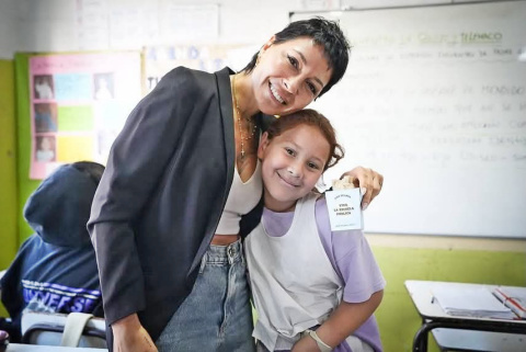 MAYRA ACOMPAÑÓ IMPOSICIÓN DE NOMBRE “MARÍA REMEDIOS DEL VALLE” A LA ESCUELA Nº 31