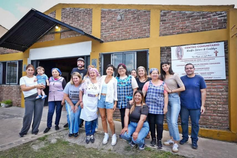 MAYRA ENTREGÓ EQUIPAMIENTO A CENTRO COMUNITARIO