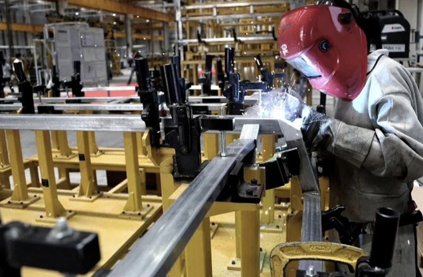 SE HUNDE LA INDUSTRIA METALÚRGICA