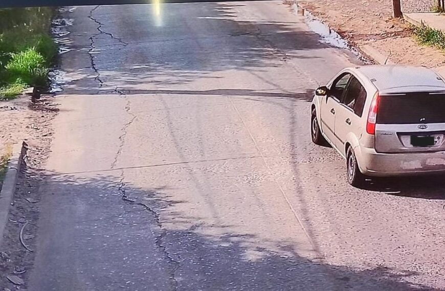 INTERCEPTARON UN VEHÍCULO ROBADO EN VILLA HUDSON Y HALLARON ESTUPEFACIENTES EN SU INTERIOR