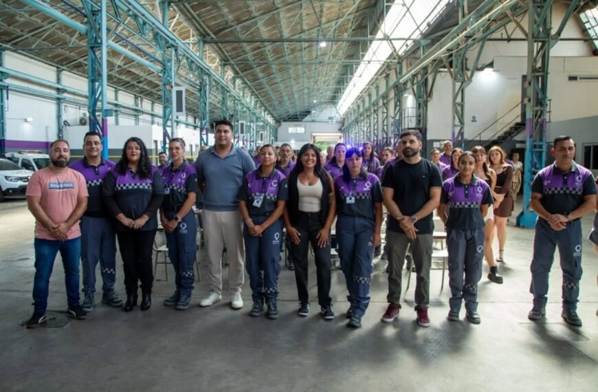 EL MUNICIPIO DE QUILMES ENTREGÓ CREDENCIALES A INSPECTORES DE TRÁNSITO Y DE VÍA PÚBLICA DE LA AGENCIA DE ORDENAMIENTO URBANO Y VIAL