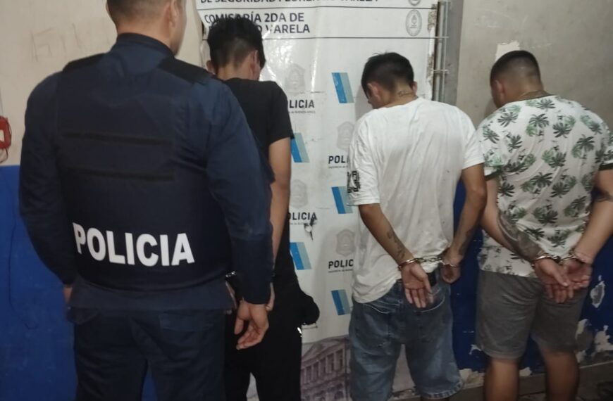 ROBO, PERSECUCIÓN, CHOQUE Y TRES APREHENDIDOS EN VARELA