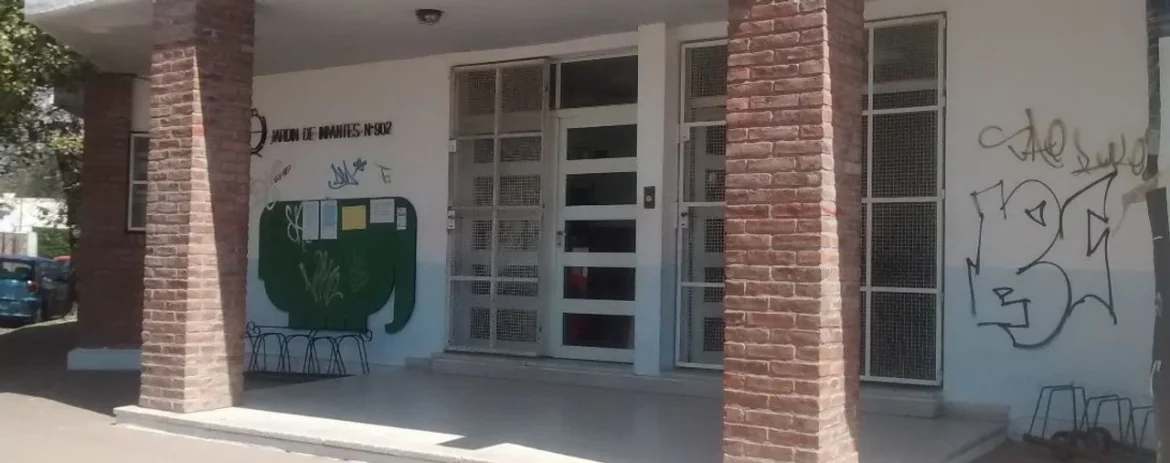 DENUNCIAN QUE UNA MADRE SE QUEDÓ CON EL DINERO DE LOS BUZOS DE EGRESADOS EN UN JARDÍN