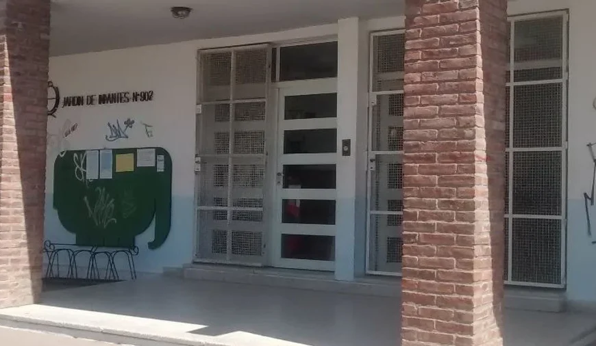 DENUNCIAN QUE UNA MADRE SE QUEDÓ CON EL DINERO DE LOS BUZOS DE EGRESADOS EN UN JARDÍN