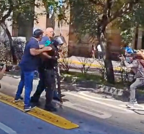 SALVAJE Y FEROZ REPRESIÓN DE LAS FUERZAS POLICIALES CONTRA LAS TRABAJADORAS Y LOS TRABAJADORES