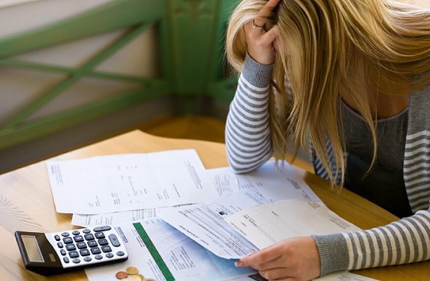 ADVIERTEN QUE EL 56% DE LOS HOGARES ARGENTINOS SE ENDEUDA PARA SUBSISTIR Y LA MAYORÍA NO LLEGA A FIN DE MES