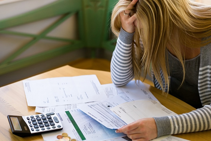 ADVIERTEN QUE EL 56% DE LOS HOGARES ARGENTINOS SE ENDEUDA PARA SUBSISTIR Y LA MAYORÍA NO LLEGA A FIN DE MES