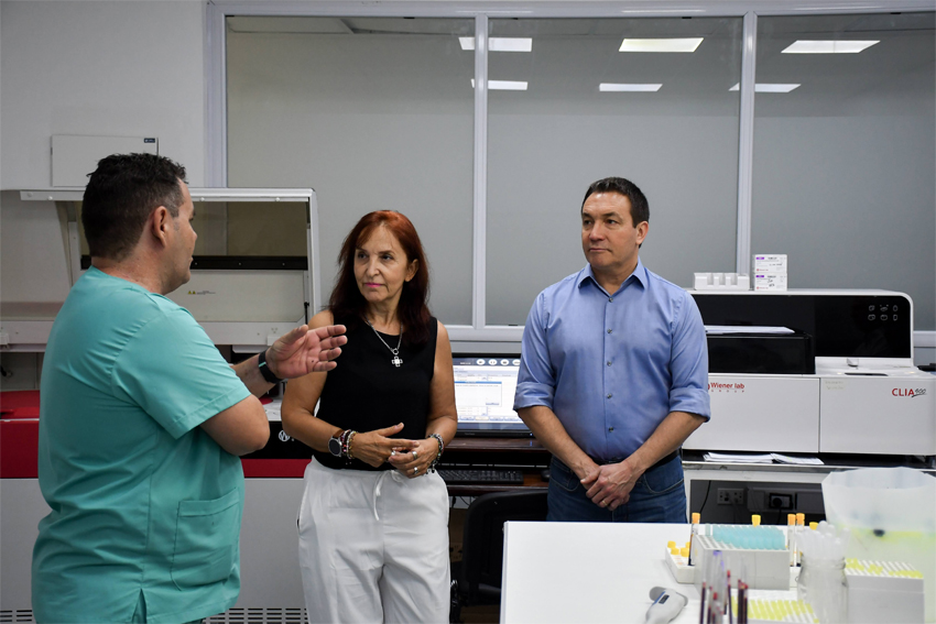 ANDRÉS WATSON ENTREGÓ EQUIPAMIENTO PARA ESTUDIOS MÉDICOS ADQUIRIDO CON RECURSOS MUNICIPALES