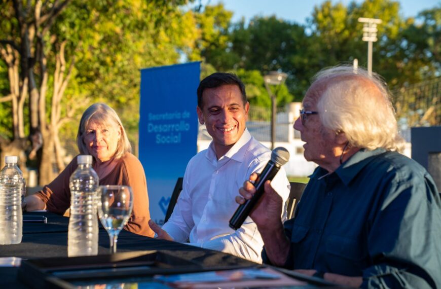 JULIÁN ÁLVAREZ PARTICIPÓ DE UNA CHARLA ABIERTA JUNTO A ADOLFO PÉREZ ESQUIVEL EN EL PARQUE DE LA MEMORIA
