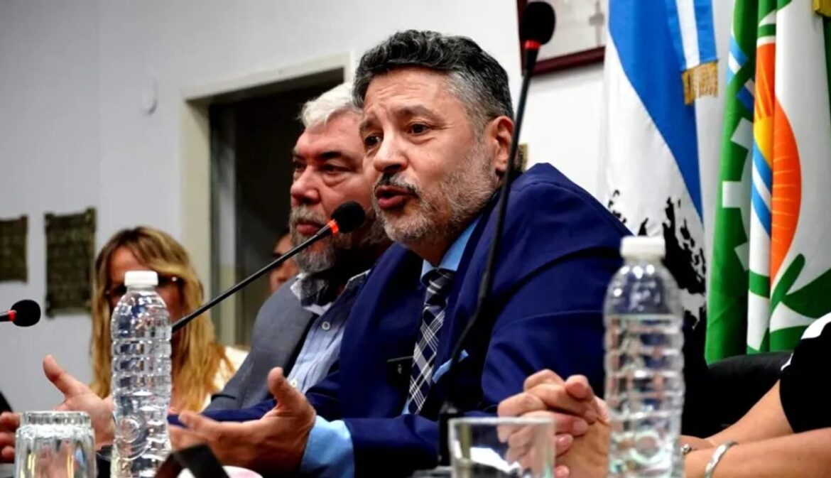 MERLO: MENÉNDEZ QUEDÓ PENÚLTIMO EN IMAGEN Y SUS MUNICIPALES DENUNCIAN BÁSICOS DE $139 MIL
