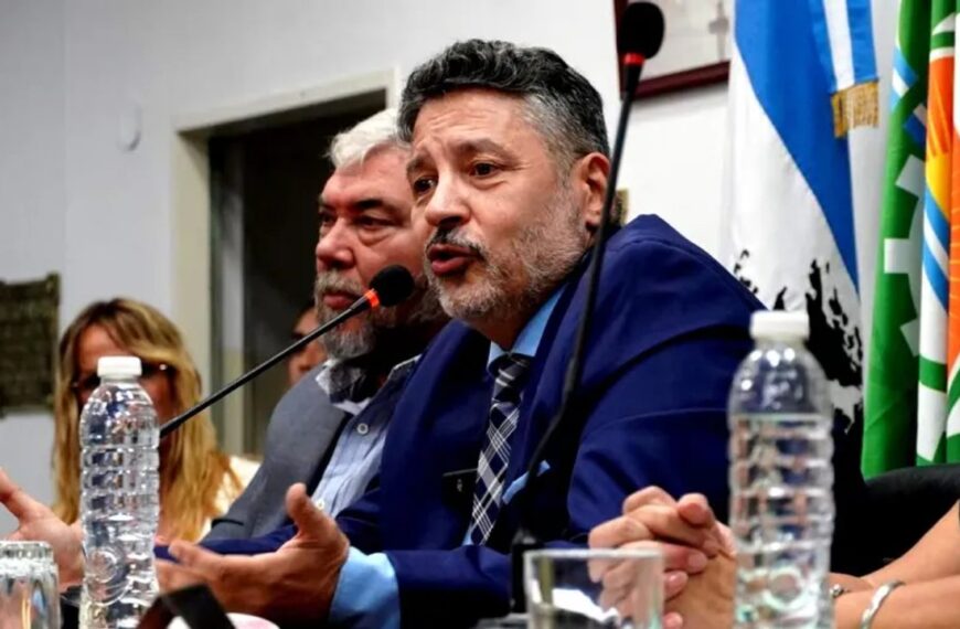 MERLO: MENÉNDEZ QUEDÓ PENÚLTIMO EN IMAGEN Y SUS MUNICIPALES DENUNCIAN BÁSICOS DE $139 MIL