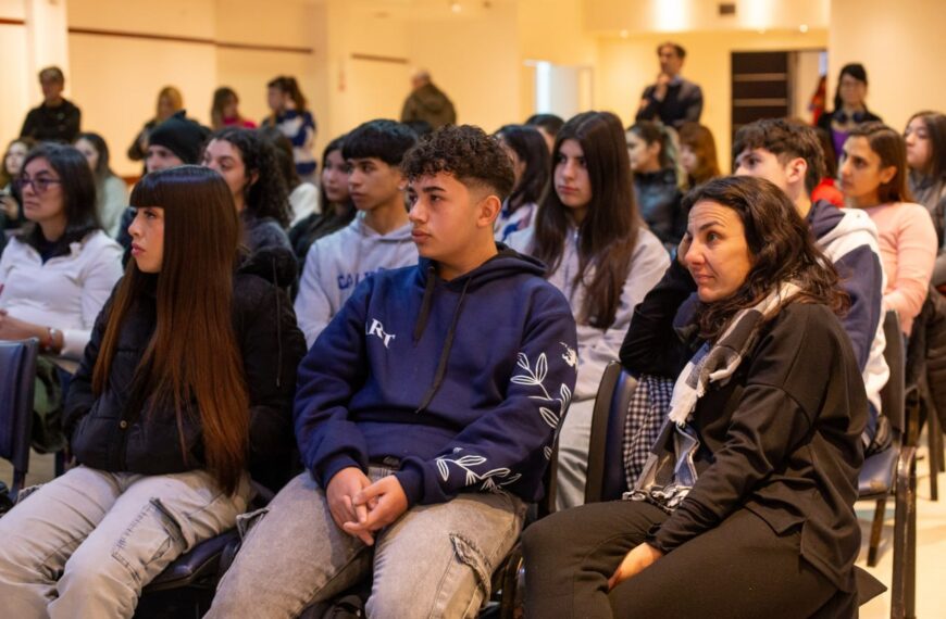 EL MUNICIPIO PRESENTÓ EL TALLER «JUVENTUDES Y EMPLEABILIDAD» EN EL CENTRO DE EMPLEADOS DE COMERCIO DE QUILMES