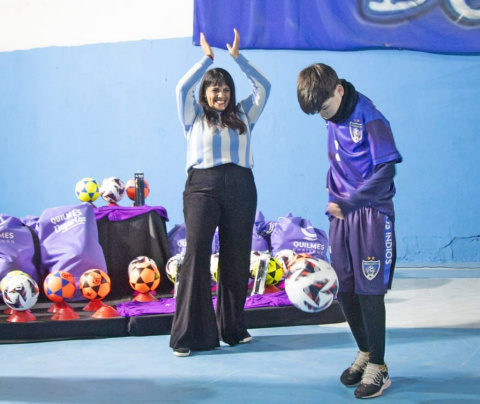 EL MUNICIPIO DE QUILMES ENTREGÓ KITS DEPORTIVOS A 37 CLUBES DE BARRIO