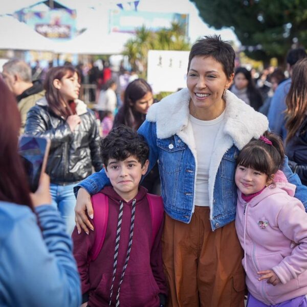 MAYRA RECORRIÓ EL GRAN PARQUE DE JUEGOS QUE FUNCIONA EN EL POLIDEPORTIVO MUNICIPAL CON ENTRADA LIBRE Y GRATUITA Y ACTIVIDADES PARA TODA FAMILIA
