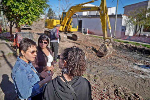 «MEJOR QUE DECIR, ES HACER»: MAYRA Y EVA SIGUEN ASFALTANDO QUILMES