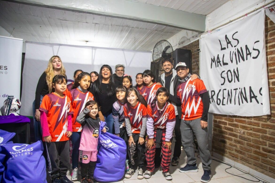 EL MUNICIPIO DE QUILMES ENTREGÓ MATERIAL DEPORTIVO A SIETE CLUBES DE LA LIGA FEMENINA