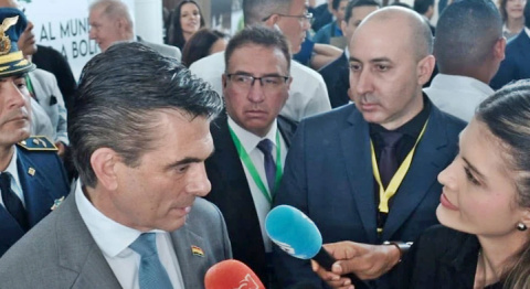 DENUNCIAN A CERIMEDO Y A LA ESPOSA DE RODRIGO PAZ