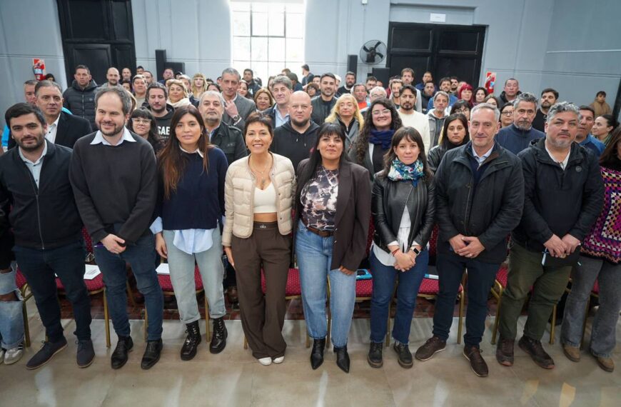 MAYRA Y EVA MIERI JUNTO A DANIELA VILAR PARTICIPARON DE UNA JORNADA SOBRE LAS IMPLICANCIAS DEL FENÓMENO METEOROLÓGICO «EL NIÑO»