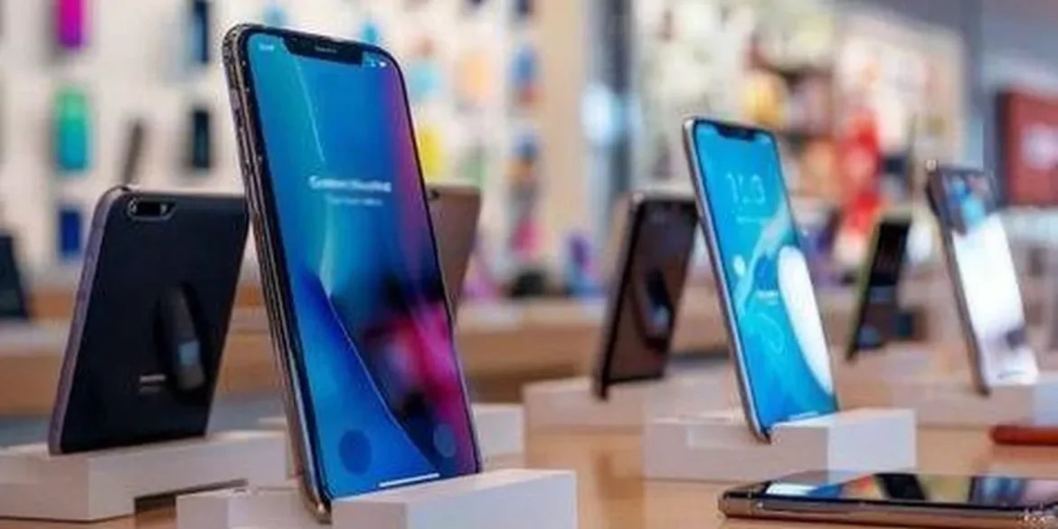 CELULARES IMPORTADOS EN AUGE: LAS COMPRAS AL EXTERIOR CRECIERON 746% MIENTRAS CAE LA PRODUCCIÓN TECNOLÓGICA